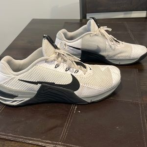 Nike Metcon 7 - black and white